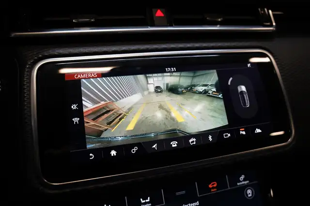 Land Rover Range Rover Velar view 14