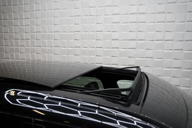 Land Rover Range Rover Velar view 8