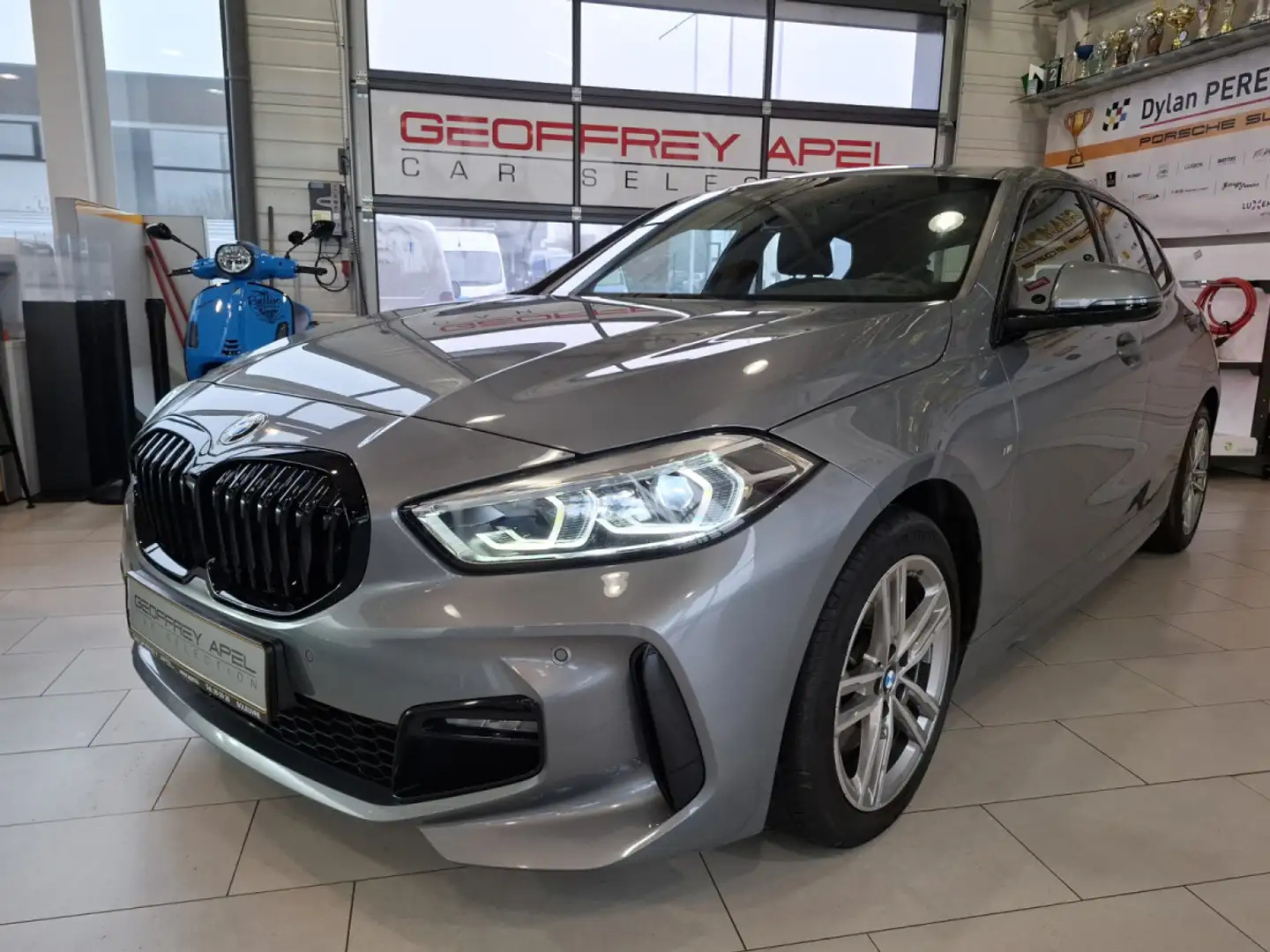 BMW 118 i M SPORT PAKET, 1 HAND, NAVI, LED, COCKPIT DIGITA Grau - 1