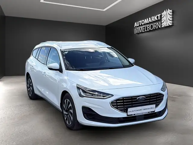 Ford Focus view 2