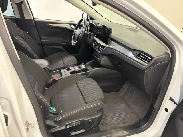 Ford Focus view 8