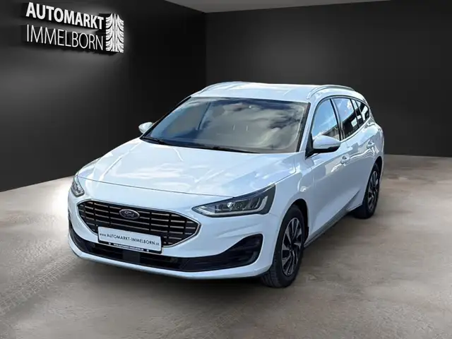 Ford Focus view 3
