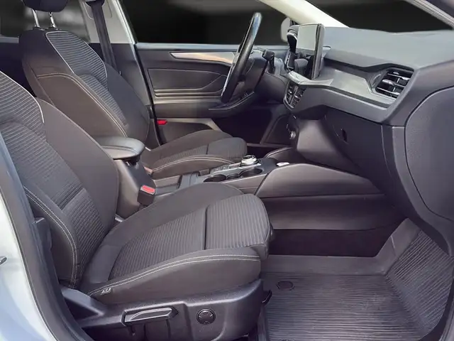 Ford Focus view 14