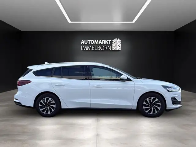 Ford Focus view 11