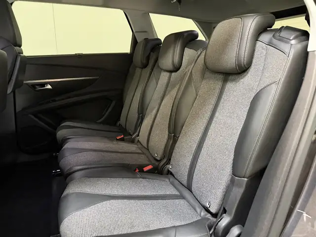 Peugeot 5008 view 10