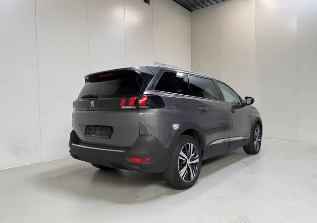 Peugeot 5008 view 3