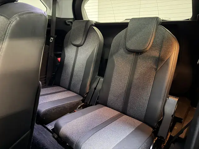 Peugeot 5008 view 11