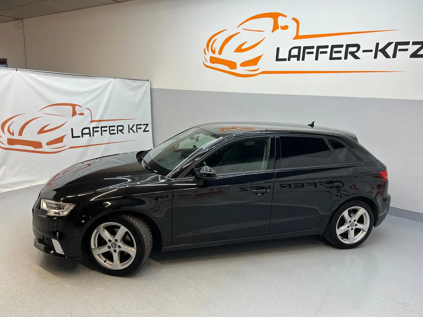 Audi A3 SB sport 1,6 TDI KLIMAAUTO APP SITZHZG PDC Schwarz - 2
