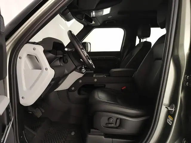 Land Rover Defender view 9