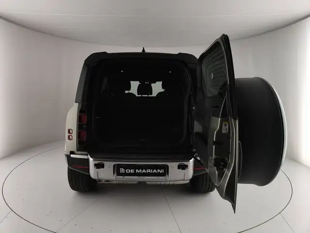Land Rover Defender view 4