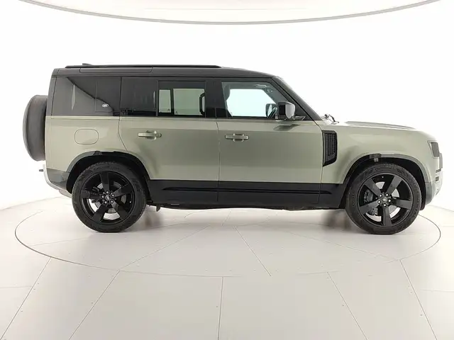 Land Rover Defender view 6