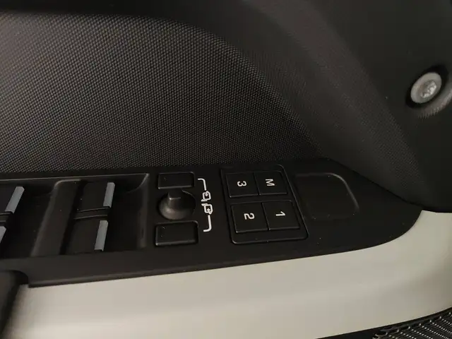 Land Rover Defender view 14
