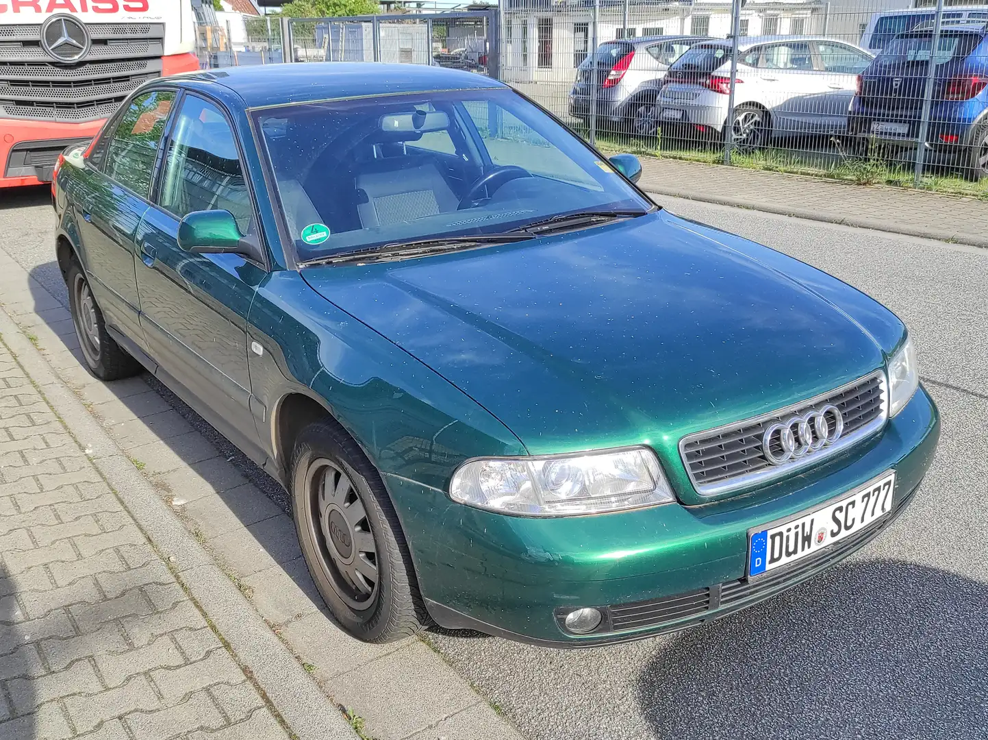 Audi A4 AUTOMATIK 1.8 KLIMAA ALLWETTER *TÜV NEU* SERVO Grün - 1