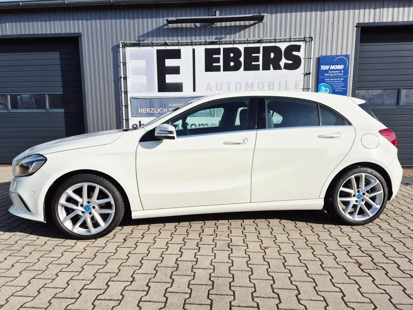 Mercedes-Benz A 180 LED/PDC/SZHG/BT/TÜV/SERVICENEU/GARANTI/AHK - 2