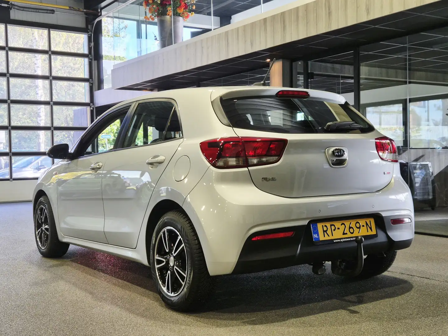 Kia Rio 1.0 T-GDI 100pk ComfortPlusLine Navigator Navi | A Gris - 2