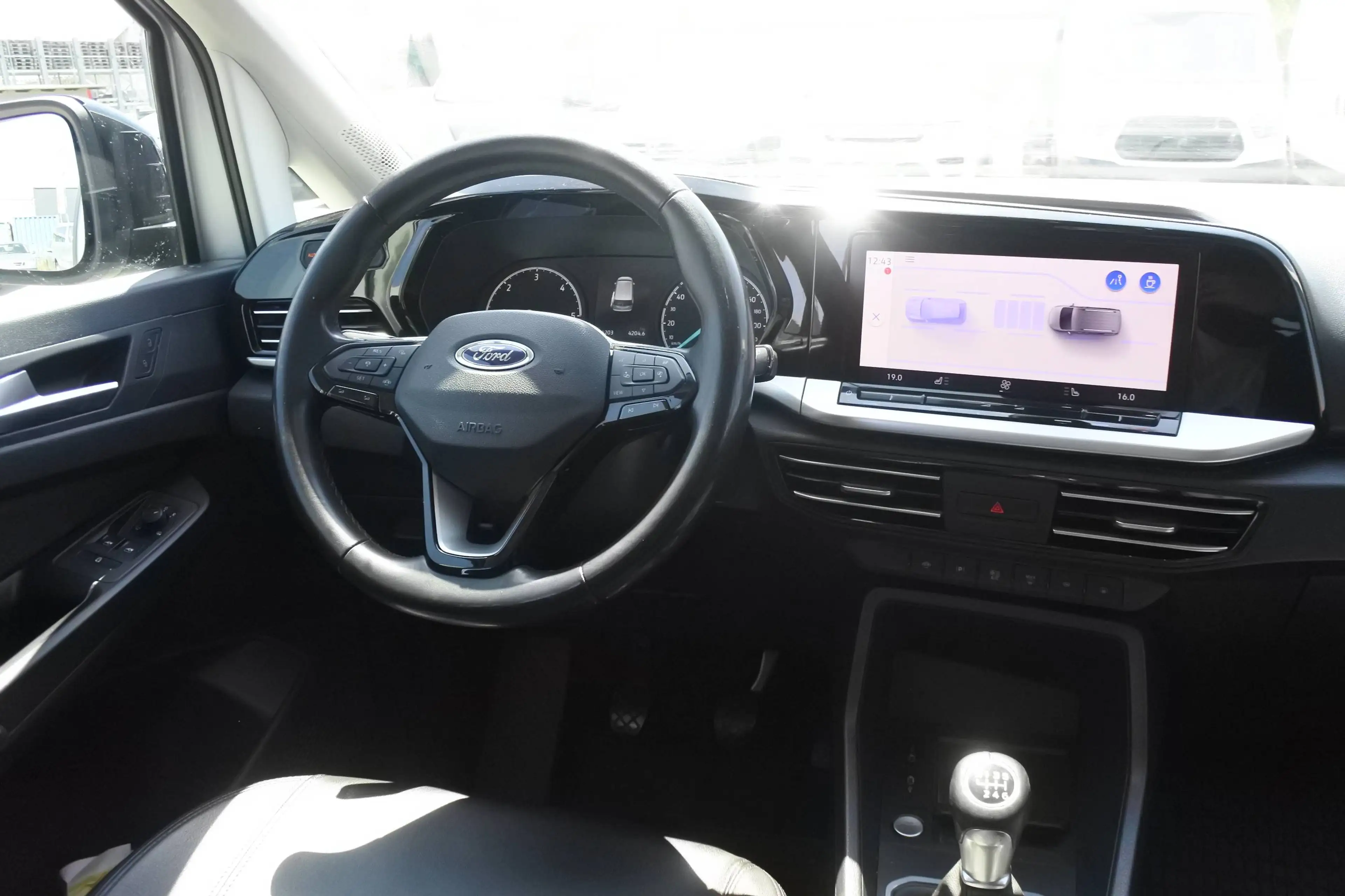 Ford Tourneo Connect Tourneo Connect 2,0 EcoBlue XL Titanium - Baugleich VW Caddy — photo 12