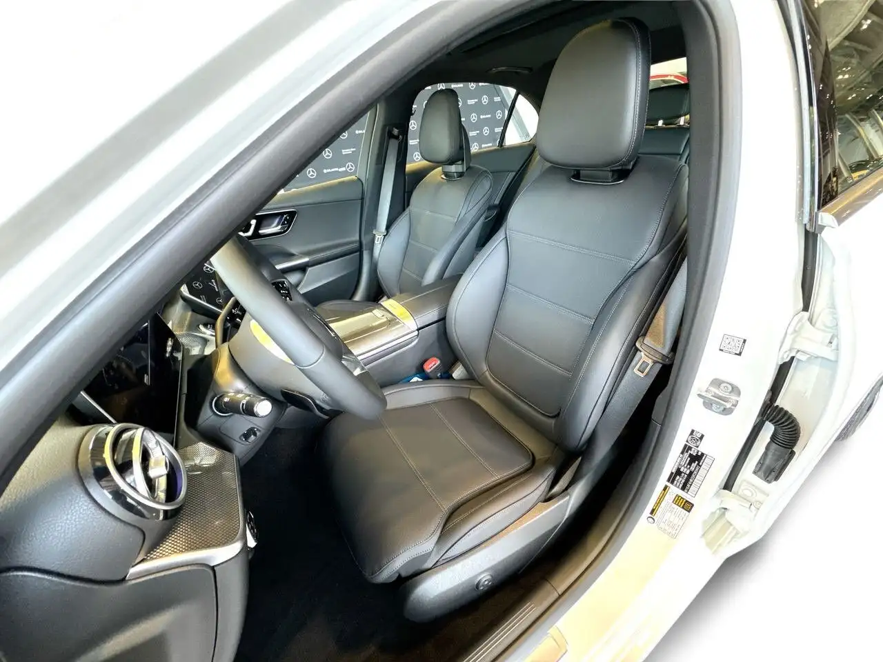 Mercedes-Benz C-Class снимка Mercedes-Benz C-Class