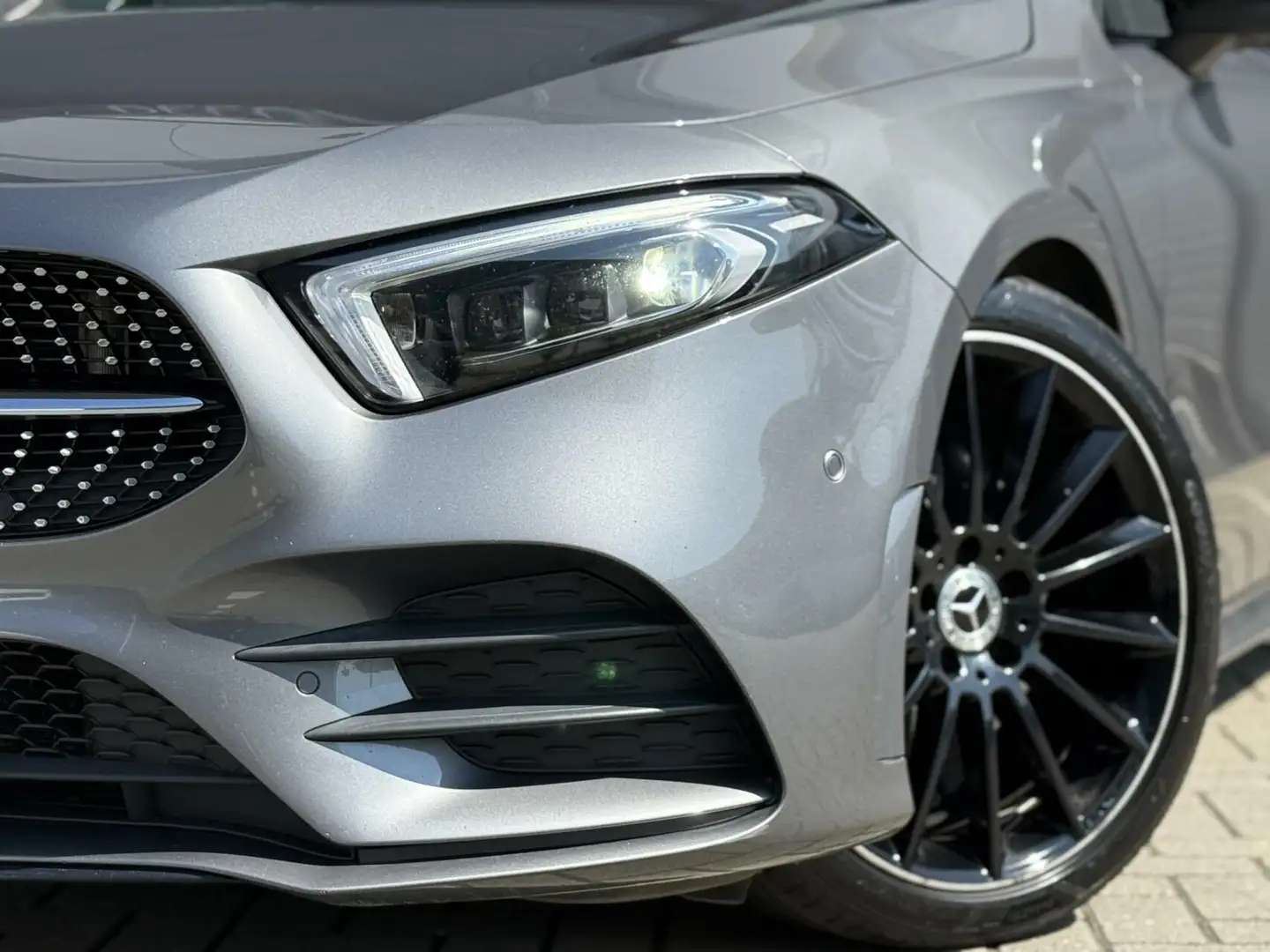 Mercedes-Benz A 200 Business Solution AMG Gris - 2