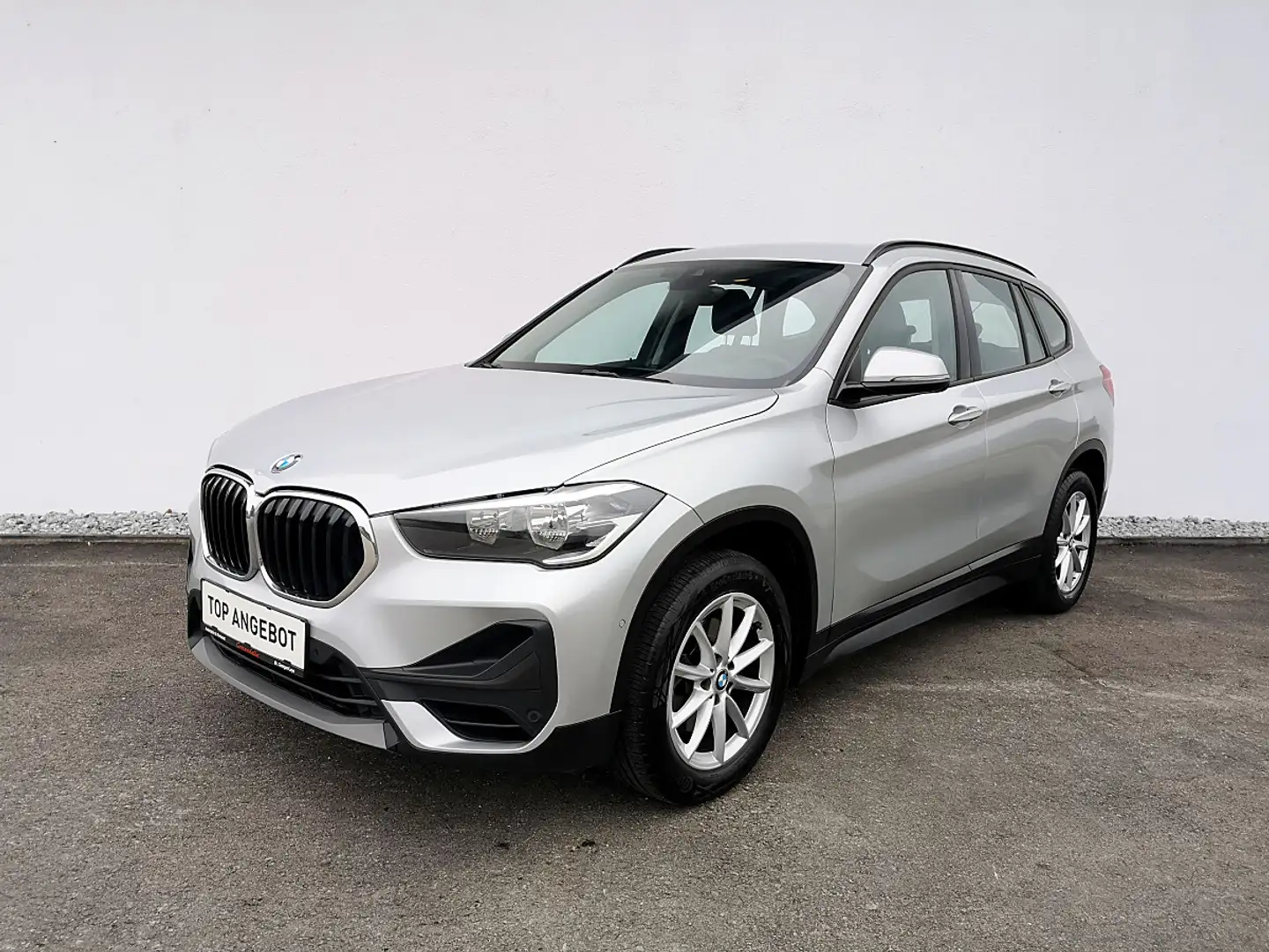 BMW X1 sDrive18i Silber - 1