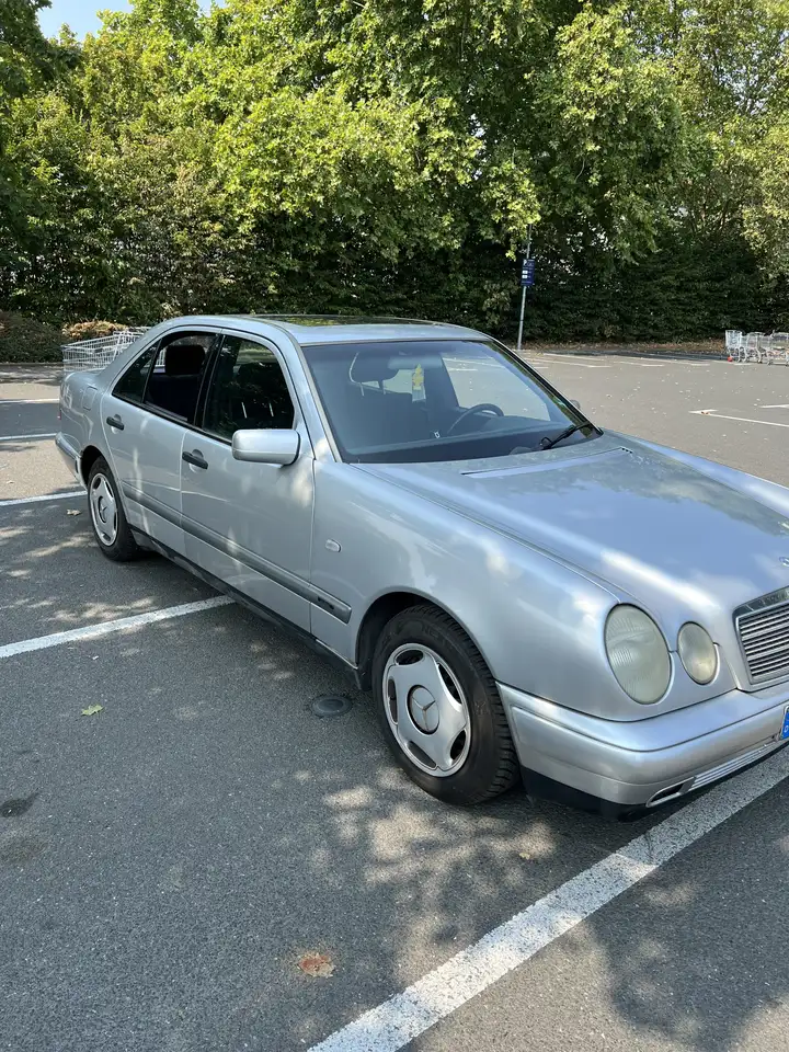 Mercedes-Benz E 230 Classic, foto 3