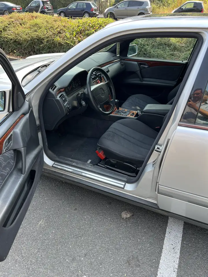 Mercedes-Benz E 230 Classic, foto 7