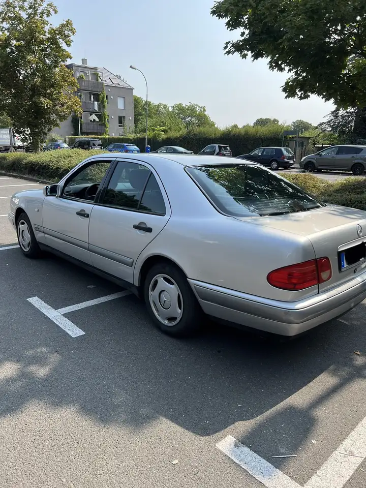 Mercedes-Benz E 230 Classic, foto 6