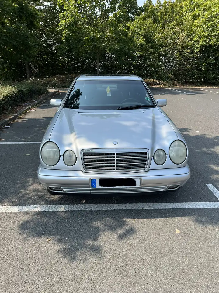 Mercedes-Benz E 230 Classic, foto 2