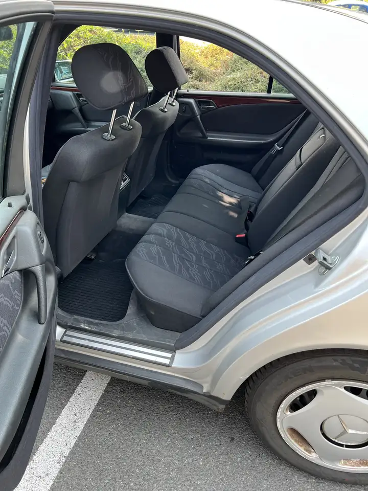 Mercedes-Benz E 230 Classic, foto 8