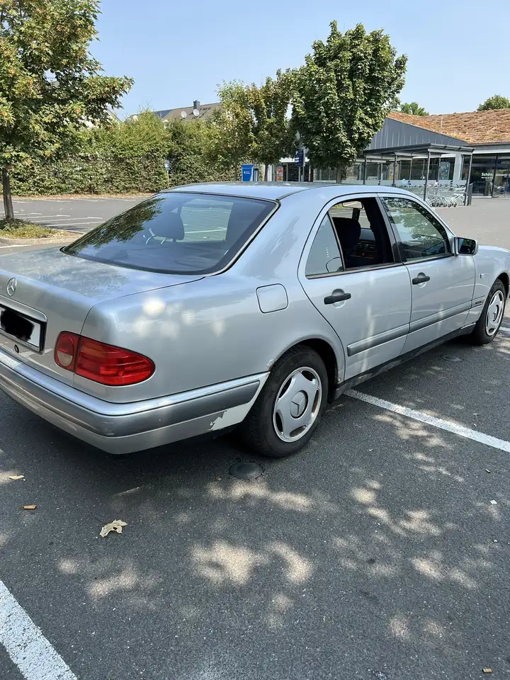Mercedes-Benz E 230 Classic, foto 4