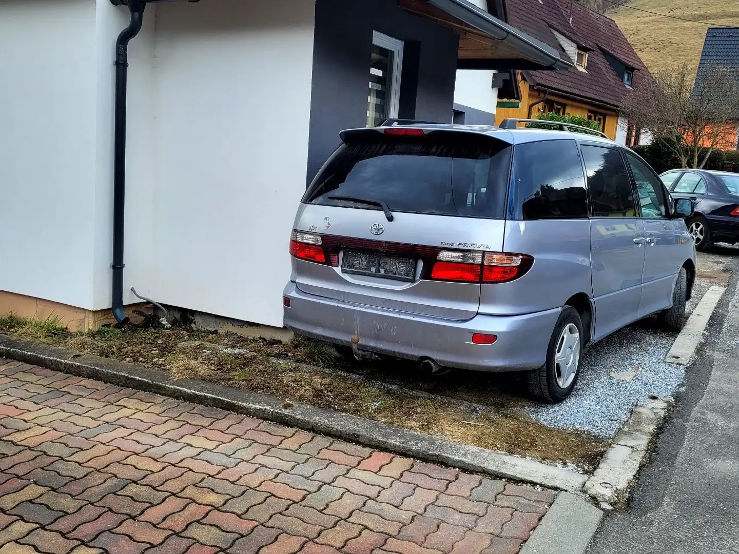 Toyota Previa 2,0 D-4D Stříbrná - 2