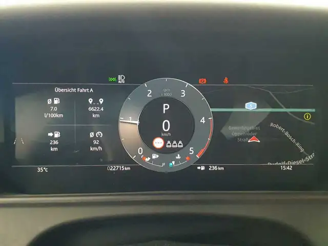 Land Rover Range Rover Velar view 11