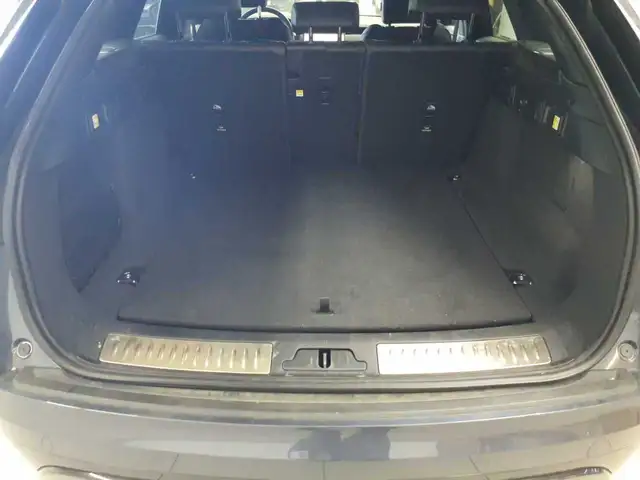 Land Rover Range Rover Velar view 15