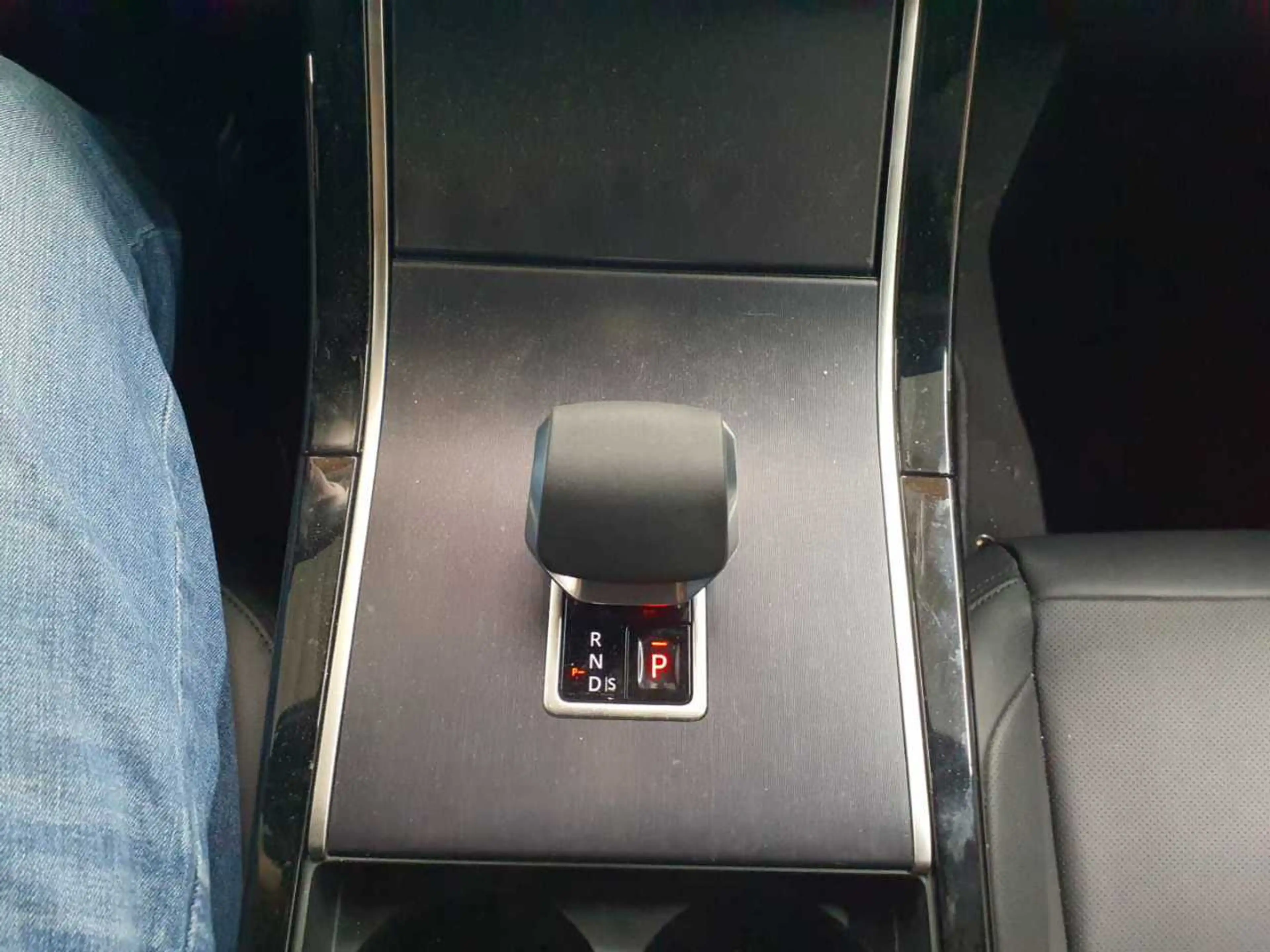 Land Rover Range Rover Velar D300 Dynamic SE — photo 10