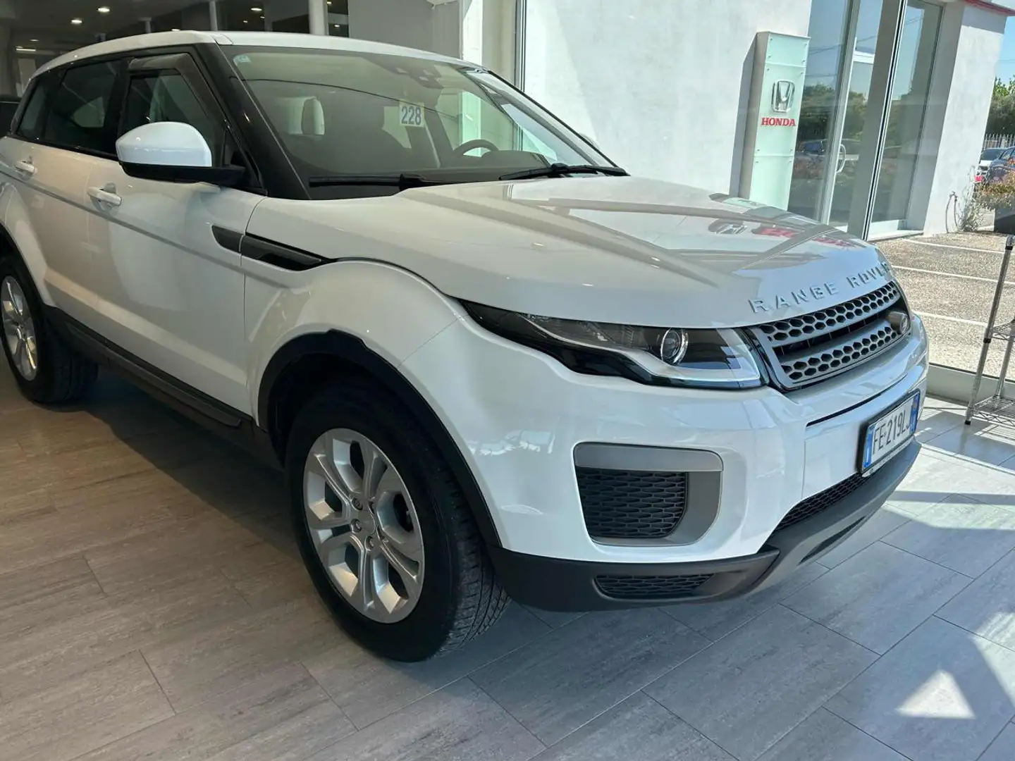 Land Rover Range Rover Evoque 2.0 TD4 180 CV 5p. Pure Weiß - 2