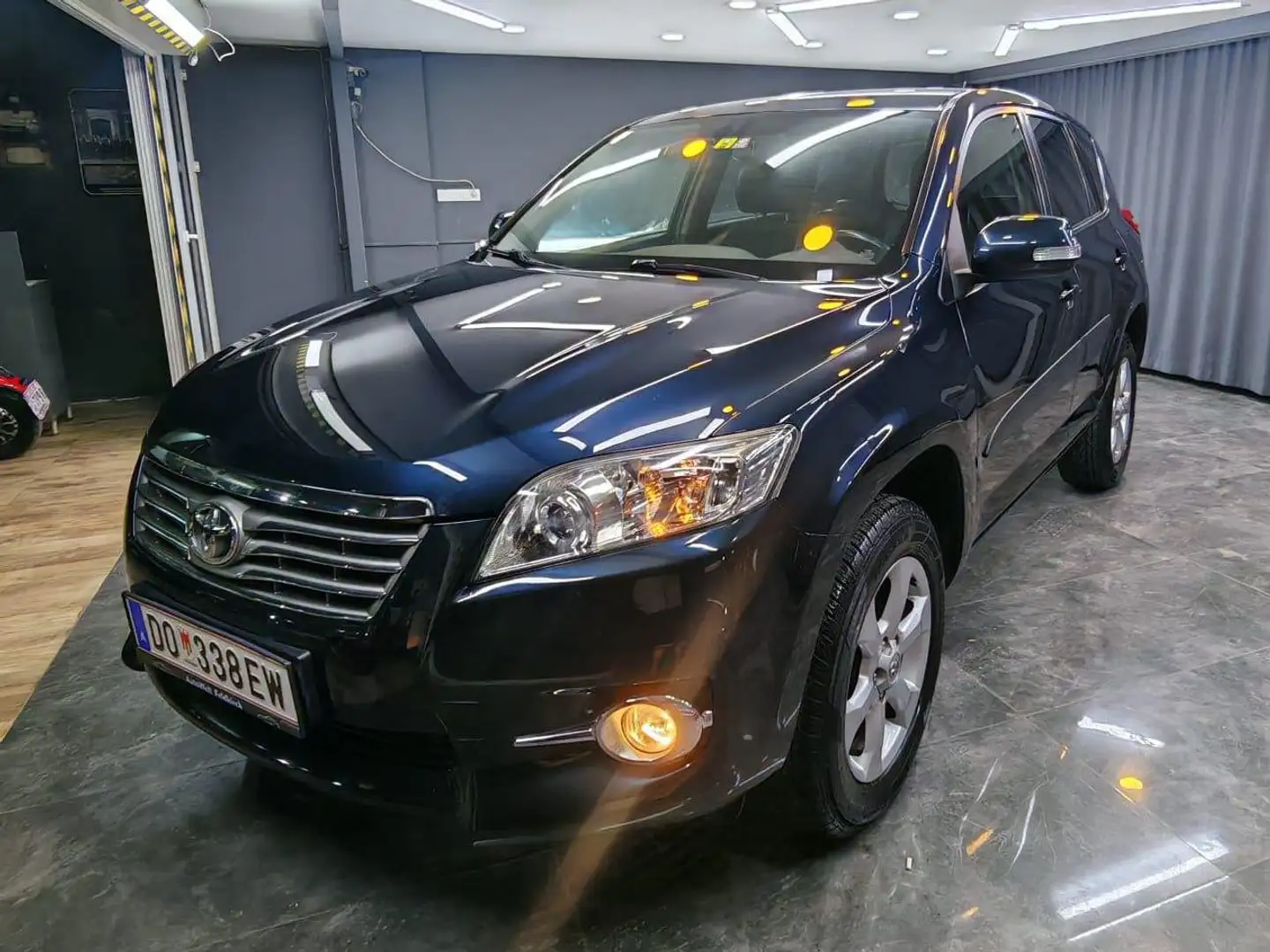 Toyota RAV 4 RAV4 2,2 D-4D 150 DPF 2WD Elegance Elegance Blau - 1