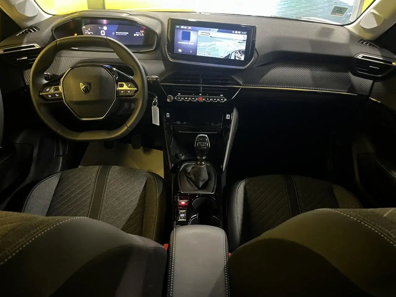 Peugeot 208 208 — photo 26