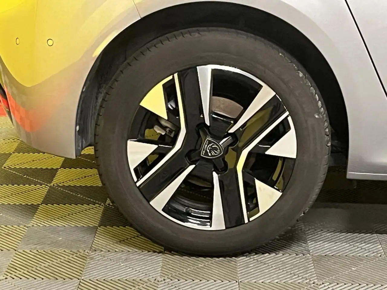 Peugeot 208 208 — photo 36