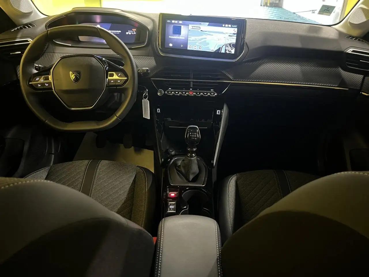 Peugeot 208 208 — photo 27