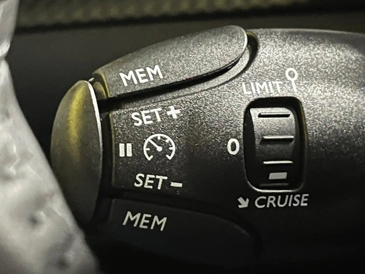 Peugeot 208 208 — photo 50