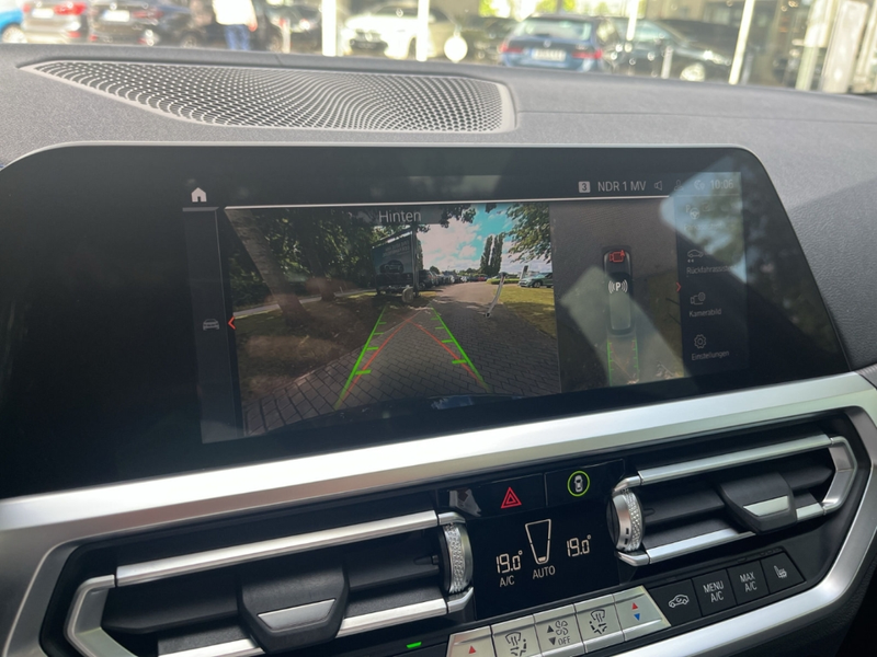 BMW 340 xDrive touring/StandHZG/AHK/Panorama/Leder — photo 10