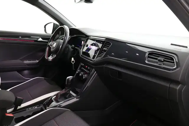 Volkswagen T-Roc view 11