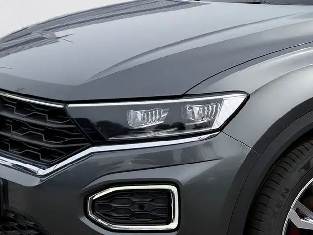 Volkswagen T-Roc view 2
