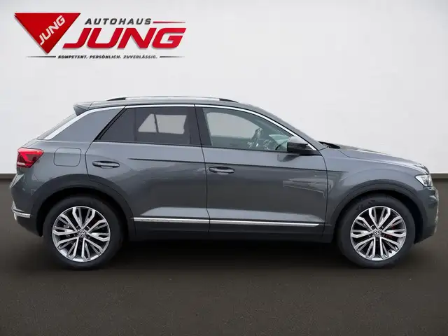 Volkswagen T-Roc view 5