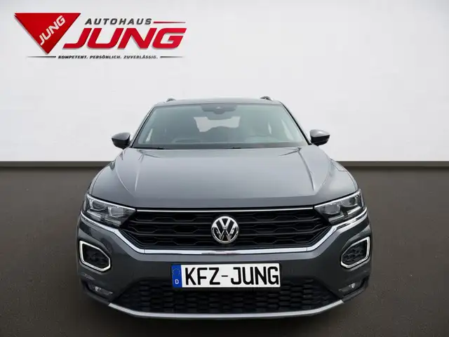Volkswagen T-Roc view 8