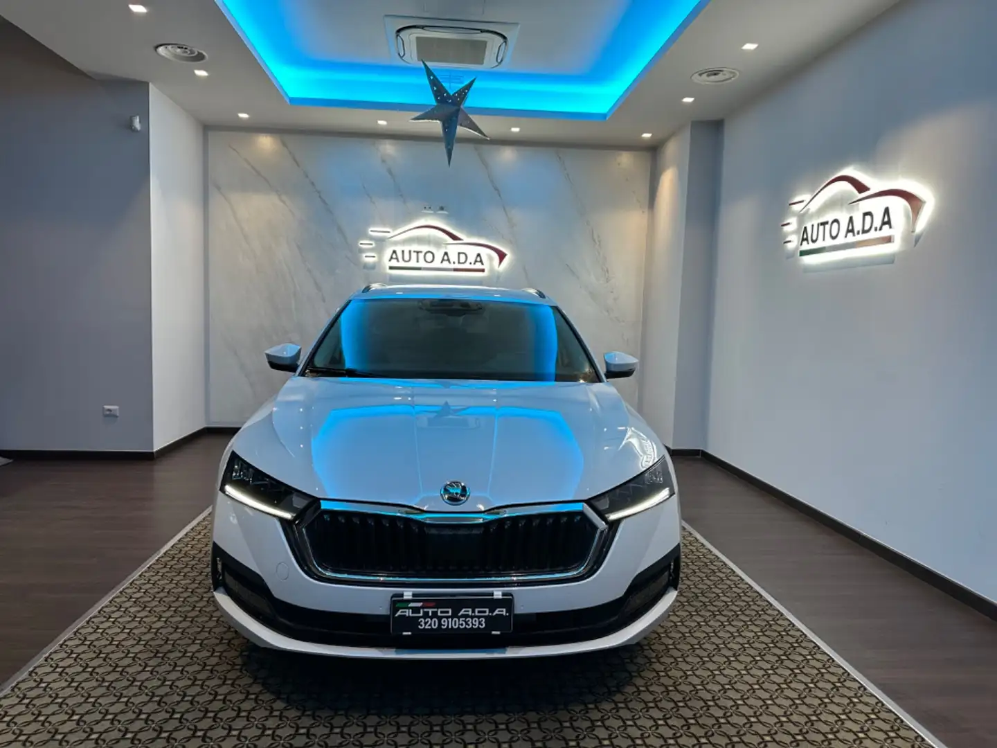 Skoda Octavia 2.0 TDI EVO SCR DSG Wagon Sportline Bianco - 1