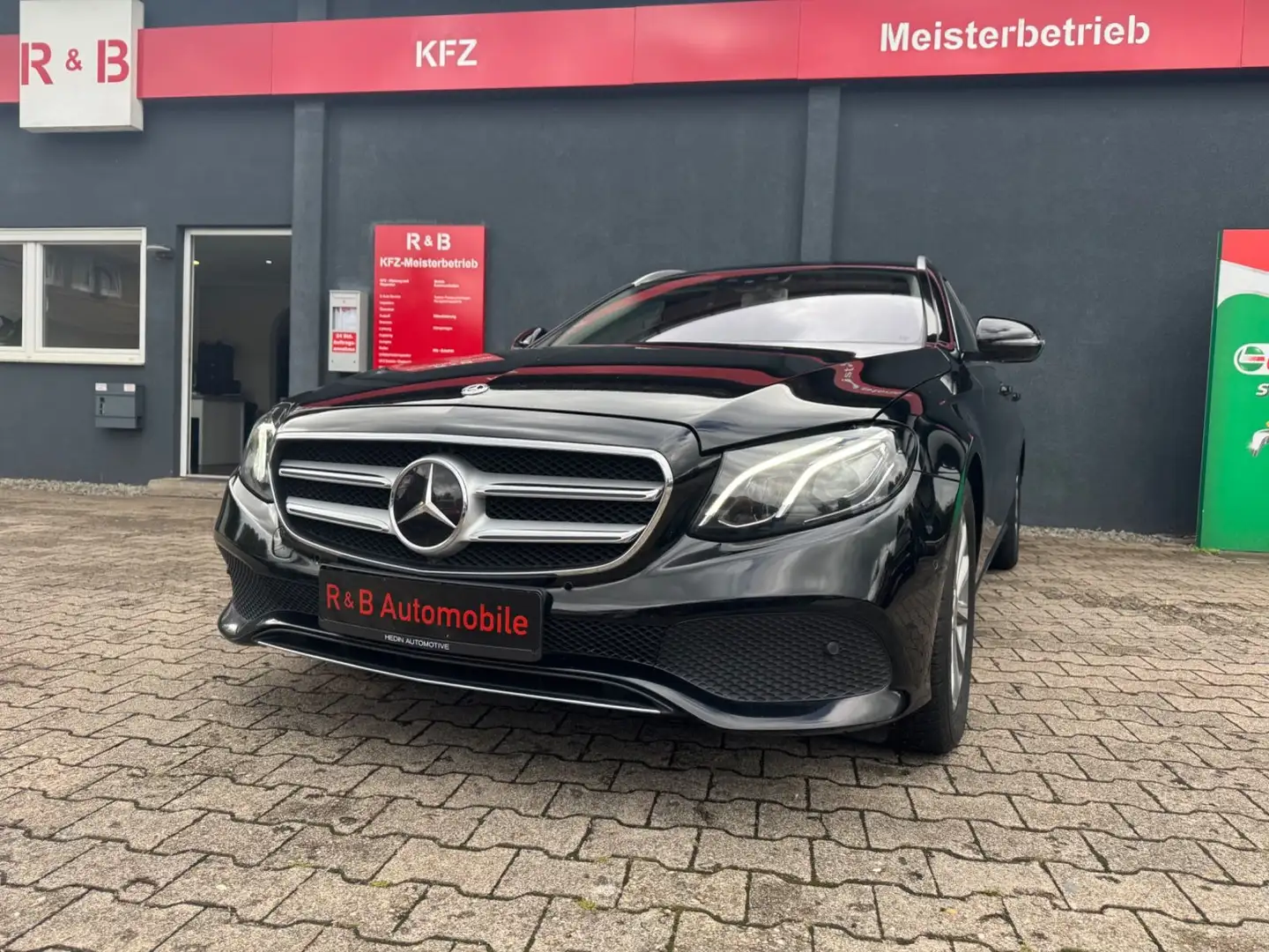 Mercedes-Benz E 220 Noir - 2