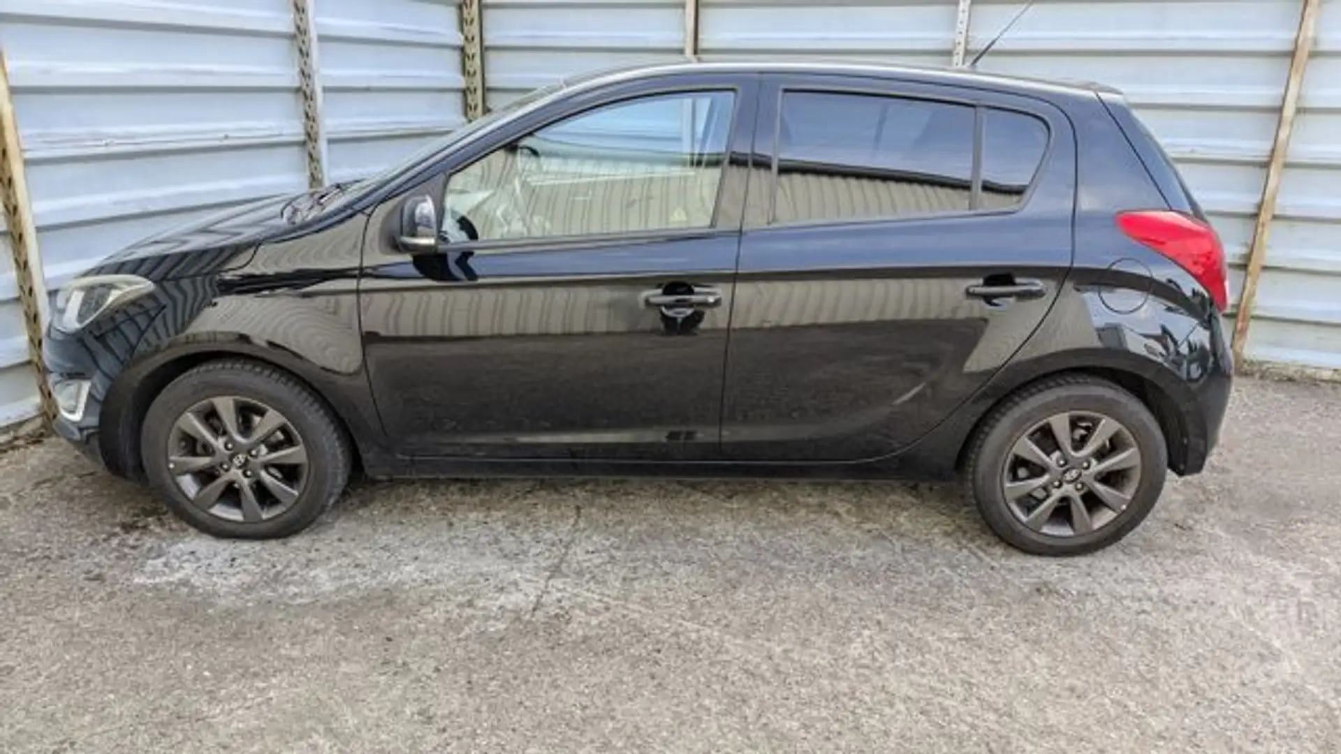 Hyundai i20 FIFA World Cup Edition*4 Türig*53.316 Km* Schwarz - 2