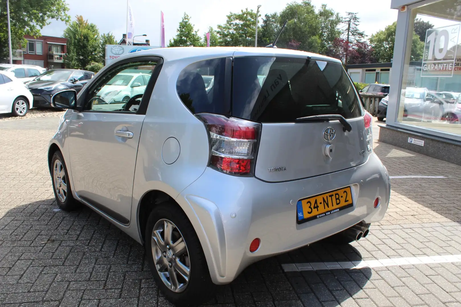 Toyota iQ ASPIRATION JBL CLIMA PARK.SENSOREN STOELVERW.EL-RA Gris - 2