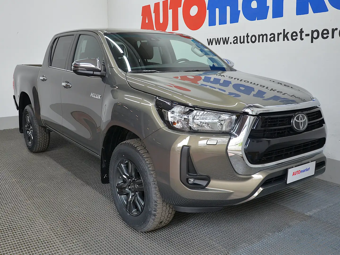 Toyota Hilux 2.8 D-4D DOUBLE CAP COMFORT Bronce - 2