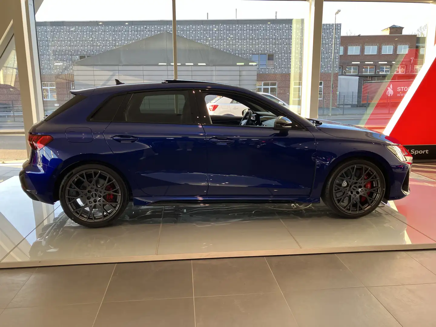 Audi RS3 Sportback 280km/h Panorama Navi Memory LED Bleu - 2